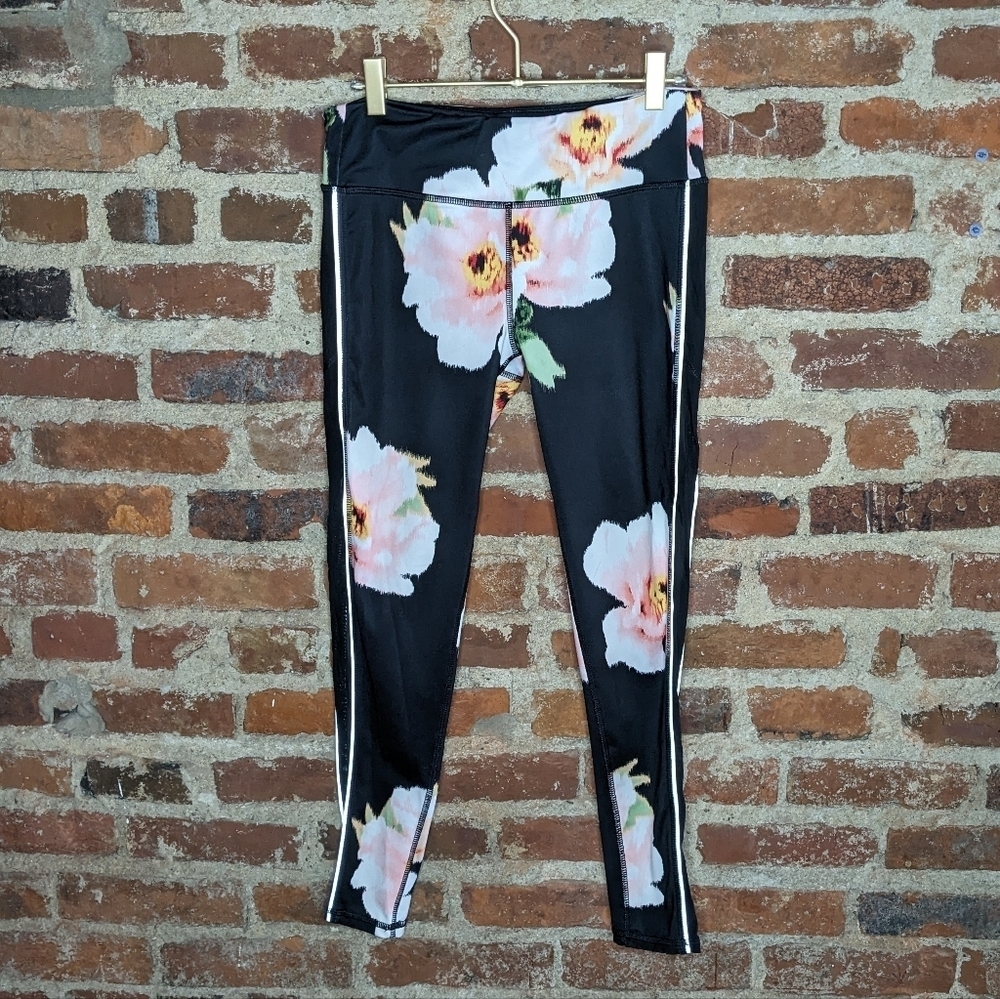 Everlast‎ Medium Black & Floral Leggings w/ Reflective Stripe on Sides